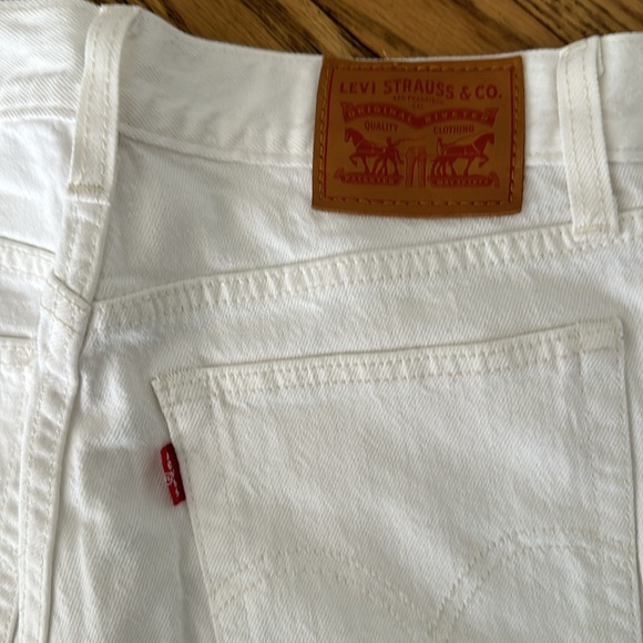White Levis jeans  🌸 3 for $25 - Picture 4 of 6